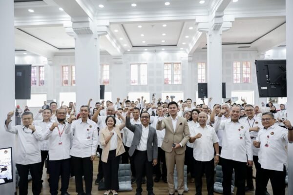 Menko PMK Dorong Pemanfaatan Teknologi Digital dan AI secara Cerdas dan Bijak